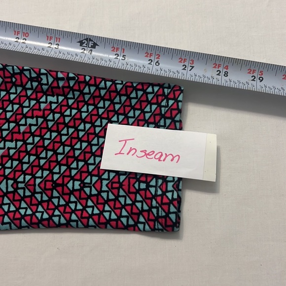 P13- NWOT LuLaRoe Red Blue Geo Print Leggings TC: Tall Curvy (12-18) Never Worn - Picture 4 of 10